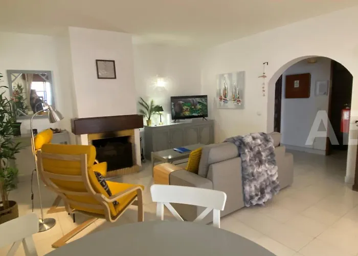 2 Bed Apartment, Terrace And Shared Pool * Carvoeiro (Lagoa)