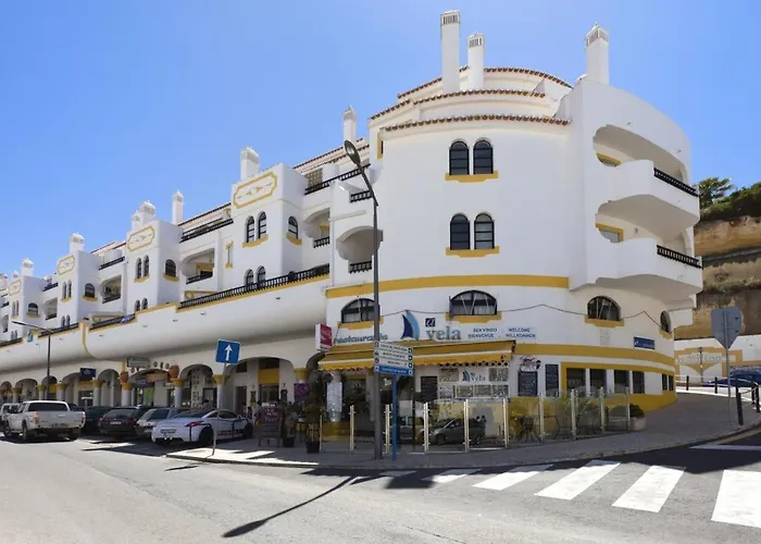 Apartmán 2 Bed Apartment, Terrace And Shared Pool *