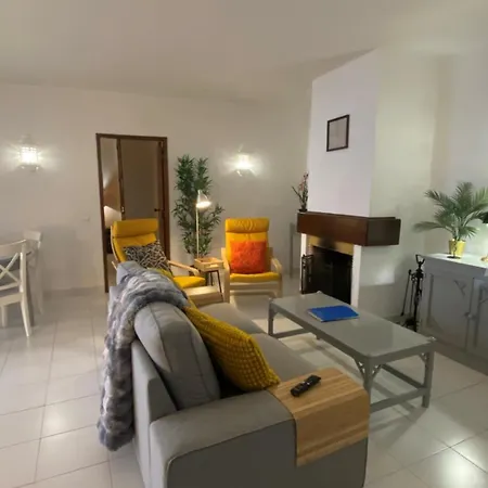 2 Bed Apartment, Terrace And Shared Pool Apartment *