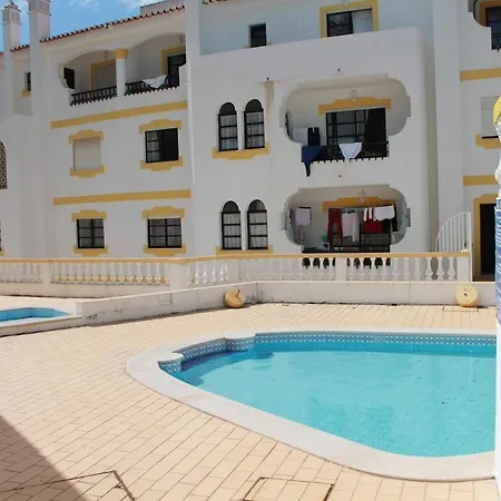 Apartment 2 Bed Apartment, Terrace And Shared Pool *