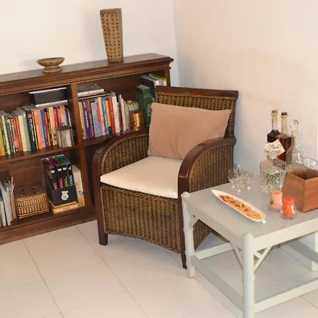 Apartment 2 Bed Apartment, Terrace And Shared Pool *