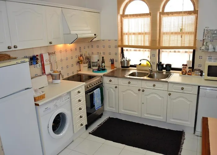 2 Bed Apartment, Terrace And Shared Pool * Carvoeiro (Lagoa)