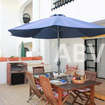 2 Bed Apartment, Terrace And Shared Pool Appartement *